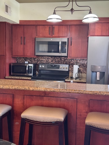 Building Photo - 2194 N Pantano Rd