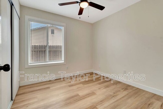Building Photo - 568 Larchwood Dr