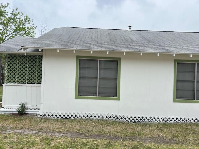 Building Photo - 514 S Rife St