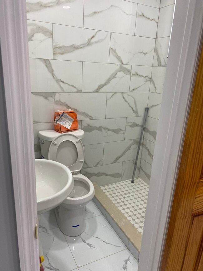 Building Photo - 111-16-16 62nd Dr