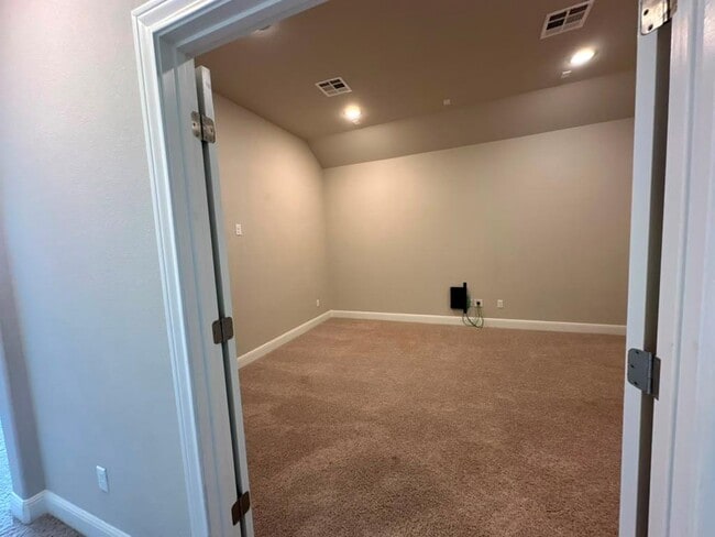 Building Photo - 3004 Desert Shade Bnd