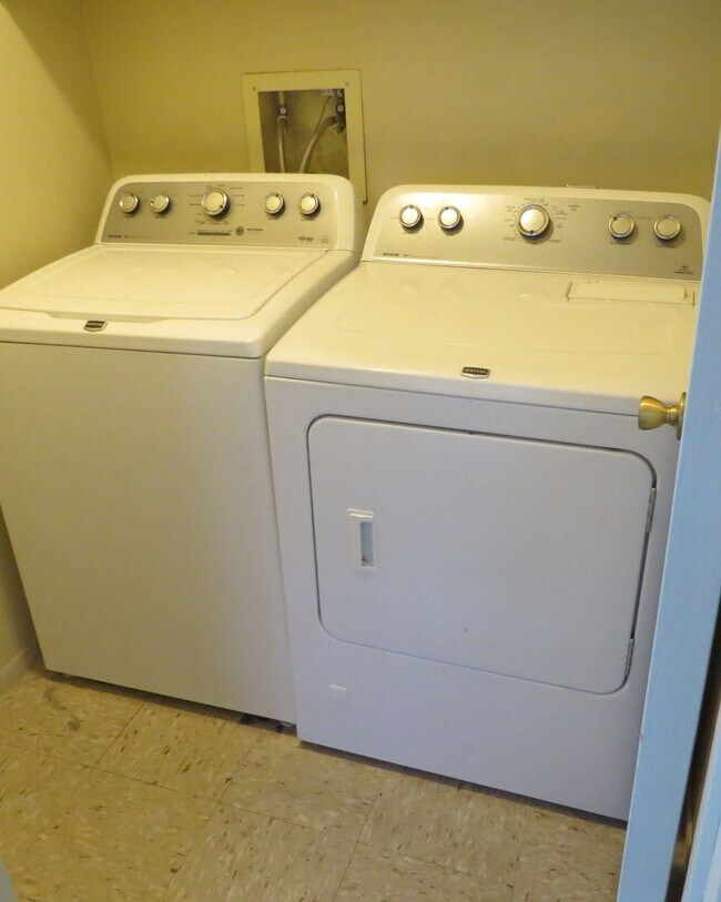 Building Photo - 2 br, 2.5 bath House - 842 Huasna Road