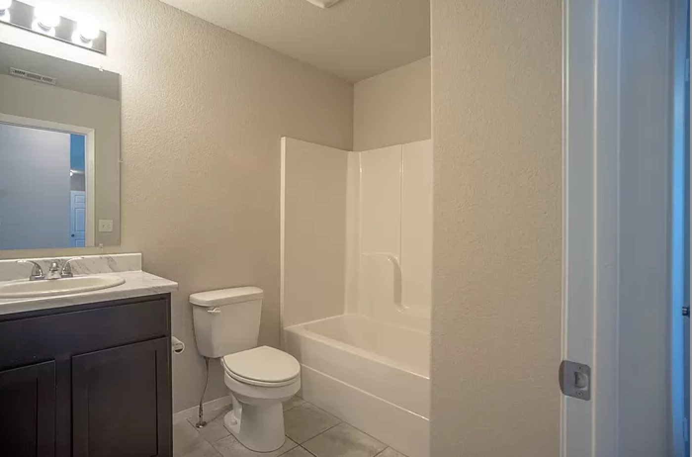 Building Photo - 2309 Pinewood Ave