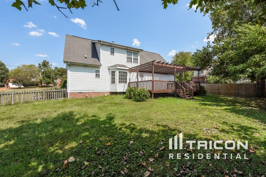 Building Photo - 2933 Mercer Ln