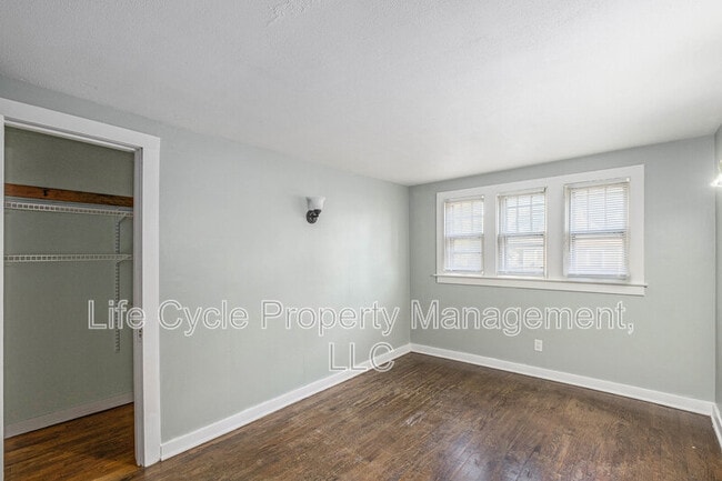 Building Photo - 346 Quimby St NE