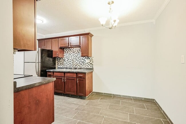 Building Photo - Spacious 2BR/1BA in Pembroke Gardens!