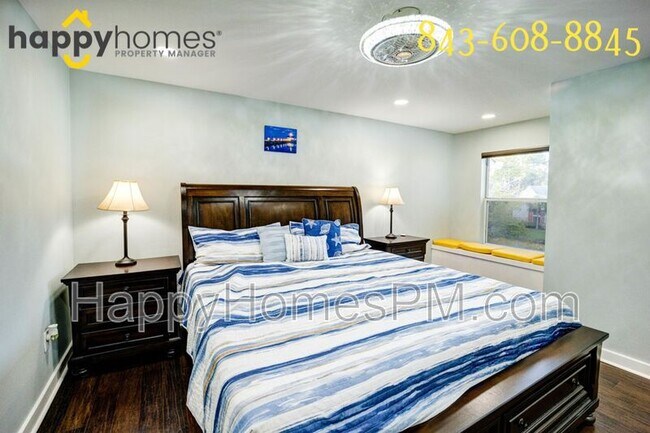 Building Photo - 2011 N Hwy 17