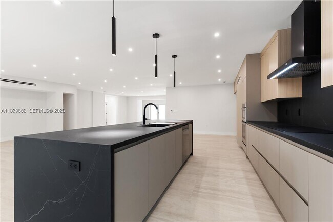 Building Photo - 2251 SW 20th St