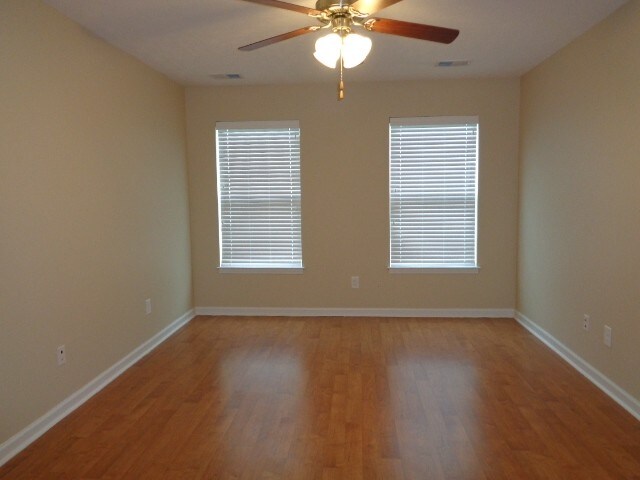 Building Photo - 1075 Savannah Ave