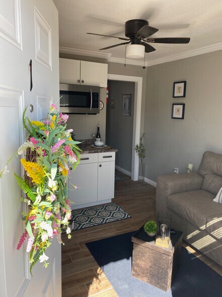 entrance - 906 S Colorado St