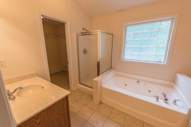 Building Photo - 894 Tulane Rd