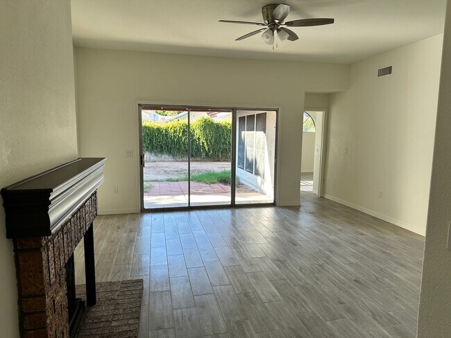 Building Photo - 1430 W Camino Ct