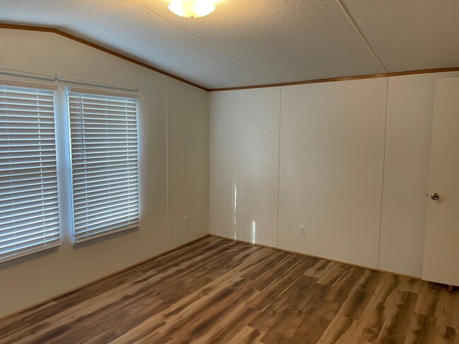 Building Photo - 809 Magnolia Dr