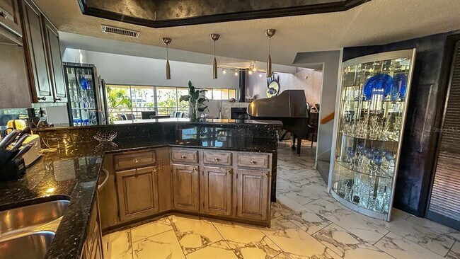 Building Photo - 1635 Royal Palm Dr S