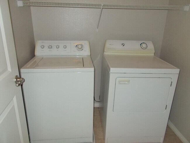 Building Photo - Spacious 3-Bed, 2-Bath Home in Prime Las Vegas Location