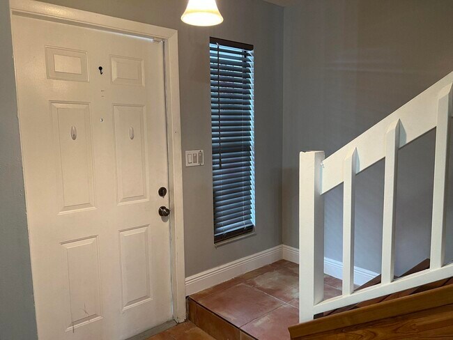 Building Photo - 3405 Poolside Dr