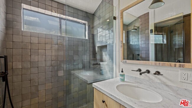 Building Photo - 11662 Duque Dr