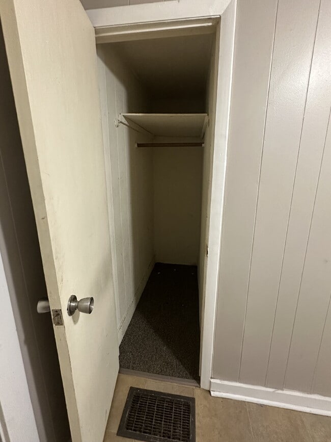 Building Photo - 316 Linn St