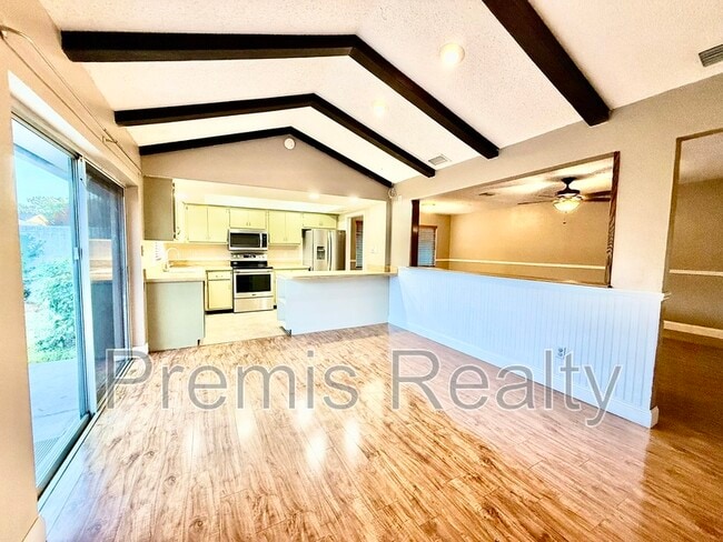 Building Photo - 2381 Timbercrest Cir W