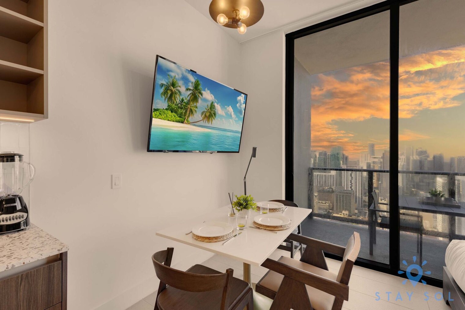 Building Photo - 601 NE 1st Ave