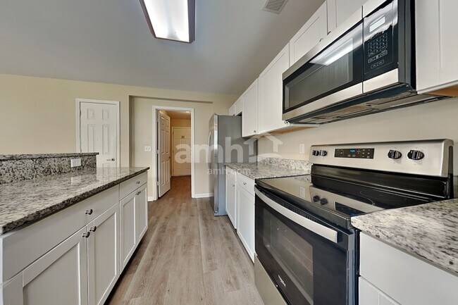 Building Photo - 111 Graduate Ln