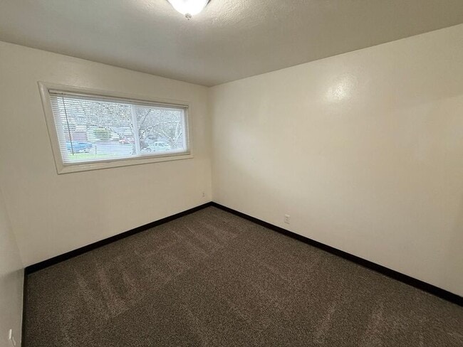 Building Photo - 279 Kearney St S