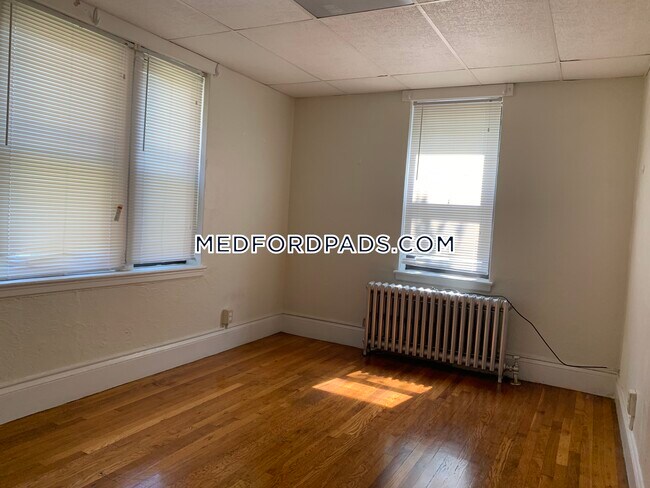 Building Photo - 63 Fellsway W