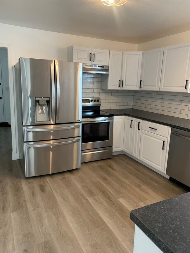 Building Photo - 2 Bedroom 1 Bath Home