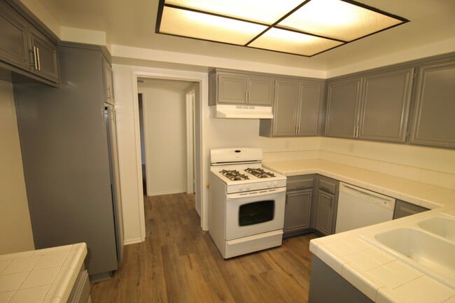 Building Photo - Updated La Ventana Condominium