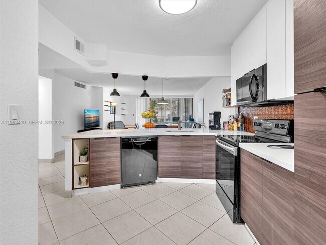 Building Photo - 1770 NE 191st St