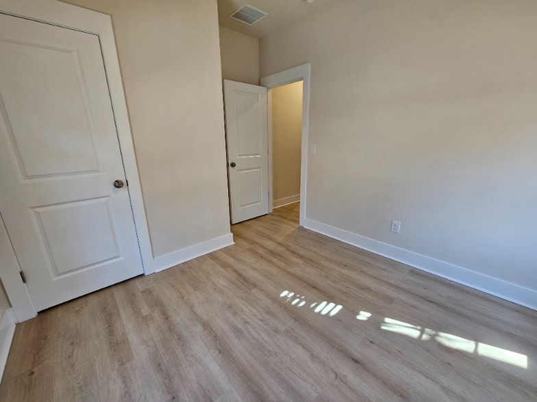 Building Photo - 103 Forest Cir