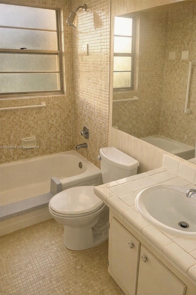 Building Photo - 528 Mansfield M