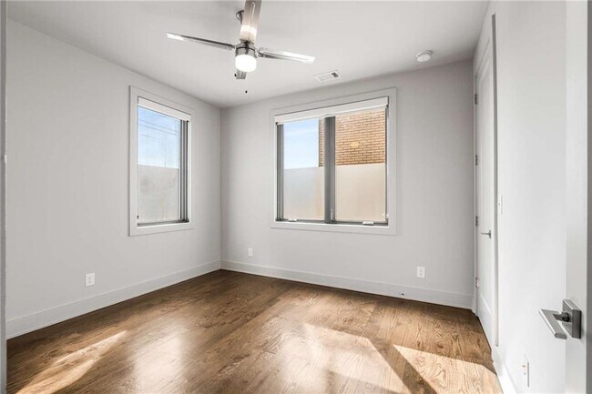 Building Photo - 102 Cityview Ct NE
