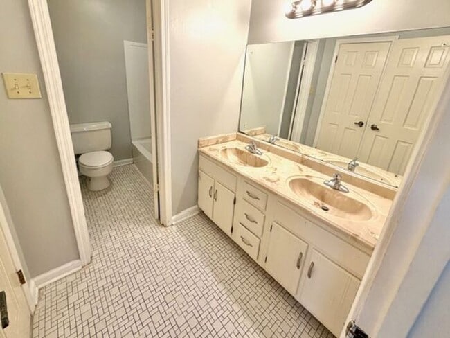 Building Photo - Spacious Home In Countrywood-4 Bedrooms 2827 SF