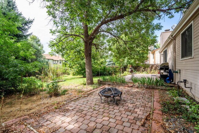 Building Photo - 819 Elliott St