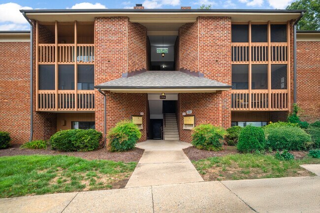 Primary Photo - Charming 2-Bedroom Condo in Henrico's West...