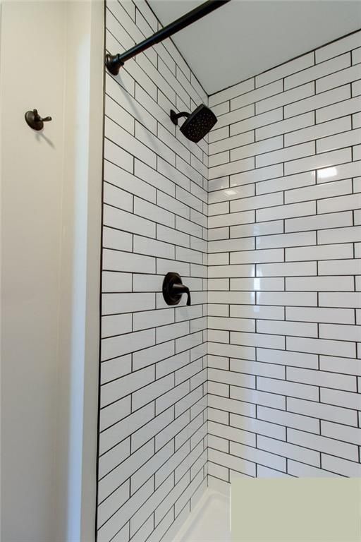 Building Photo - 626 Burbank Cir