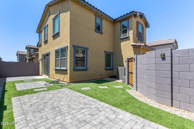 Building Photo - 3813 N 100th Dr