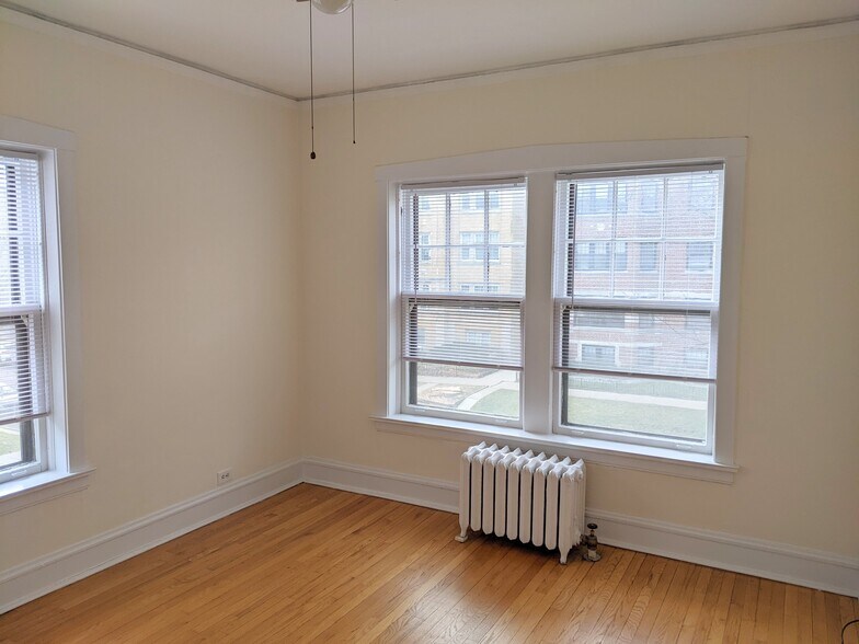 Building Photo - 725 Hinman Ave