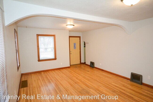 Building Photo - 3 br, 1.5 bath House - 1106 9th Ave SW