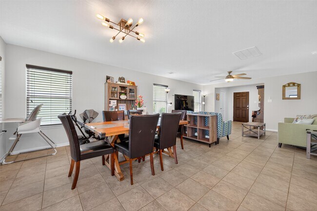 Building Photo - 2623 Hawthorn Park Ct