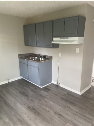 Kitchen - 4411 Mikado Ave