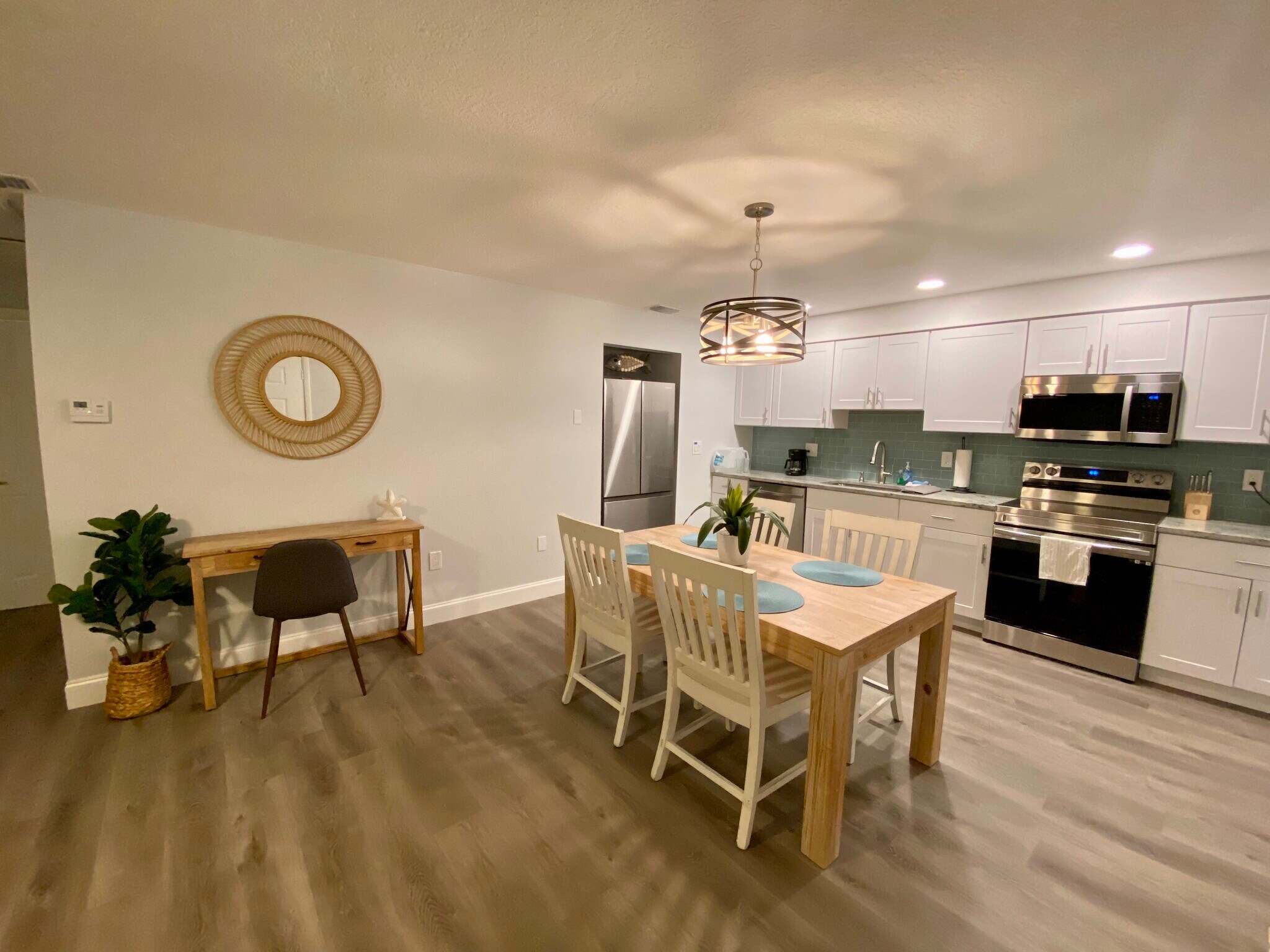 Building Photo - 299 E Central Blvd