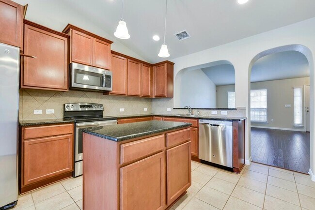 Building Photo - 18401 Friendship Hill Dr