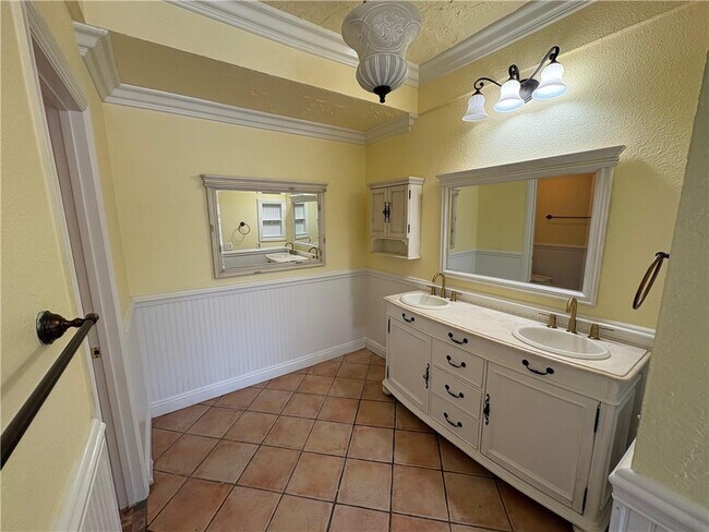 Building Photo - 2490 Michigan Dr