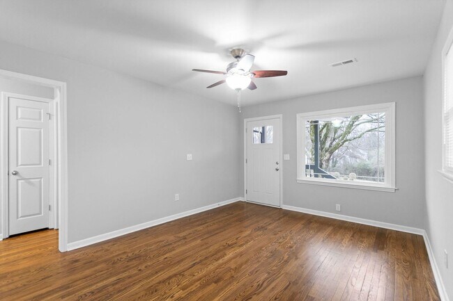 Building Photo - 904 Richardson St