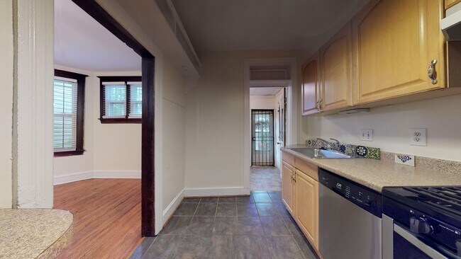 Building Photo - 728 Rock Creek Church Rd NW