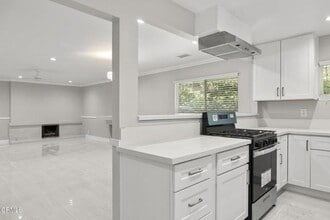 Building Photo - 910 Seaside Ct