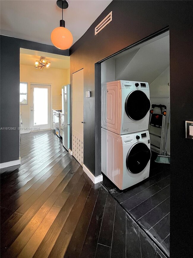 Building Photo - 742 12th St