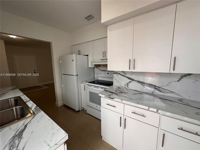 Building Photo - 150 NE 170th St